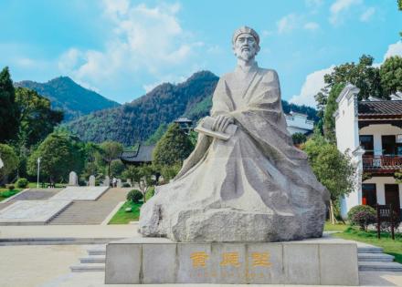 双井村的黄庭坚雕像