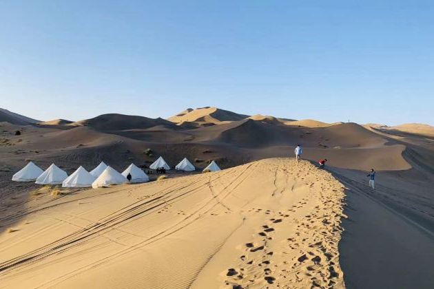 敦煌鸣沙山国际沙漠露营基地