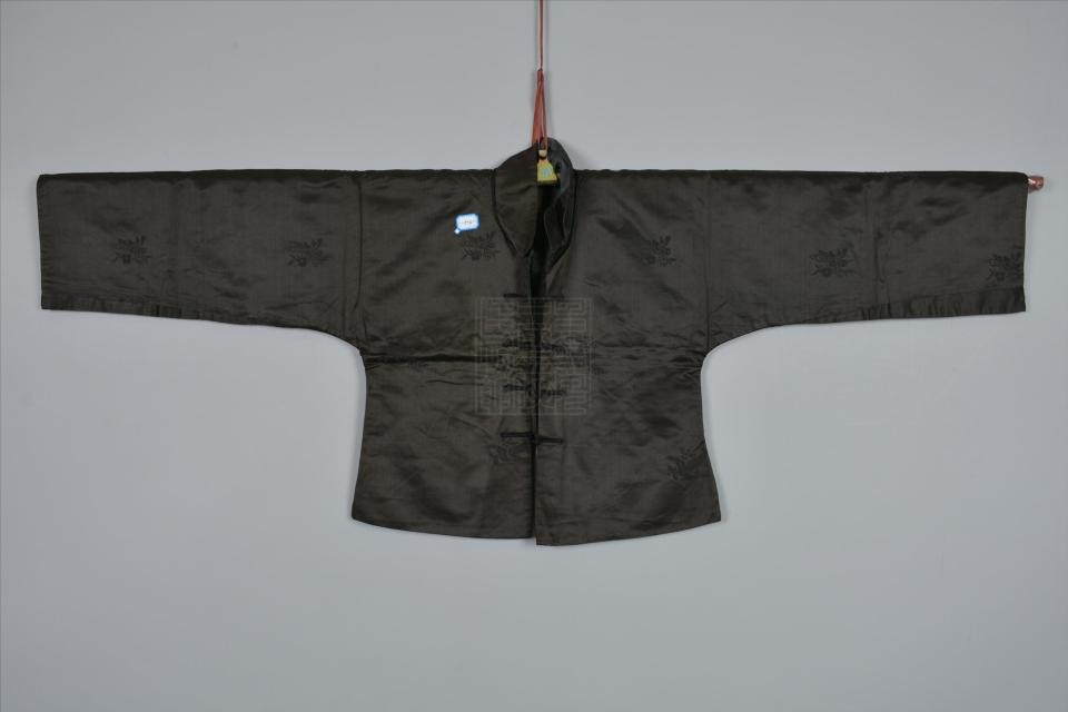 现代褐色开衩马褂