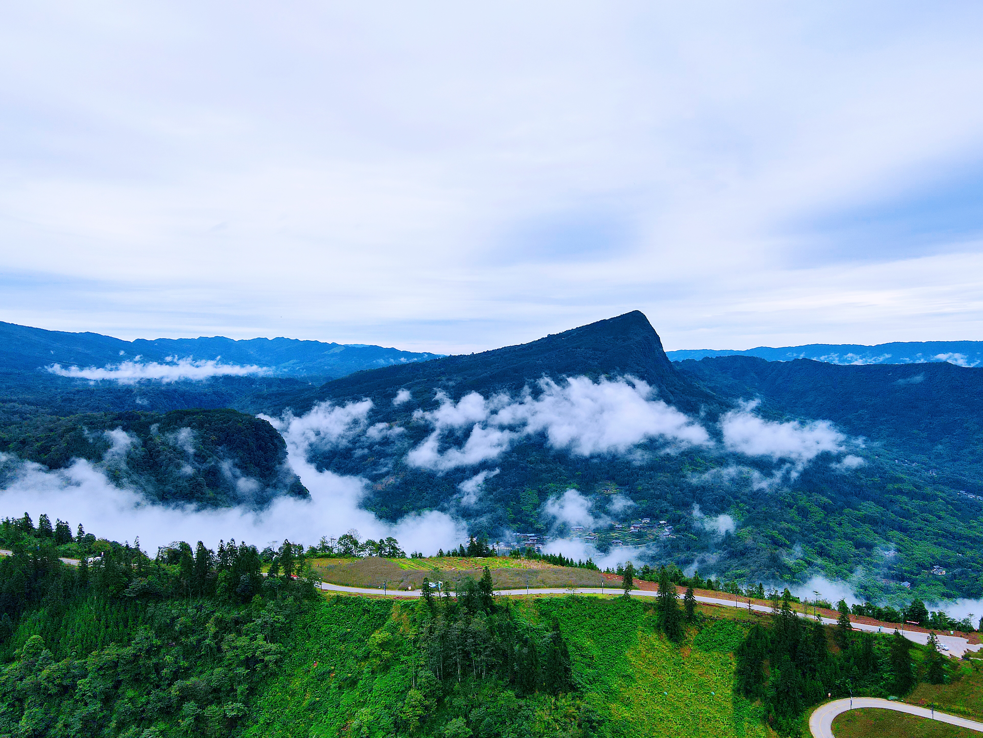 世外乡村·海子山国际生态旅游康养基地