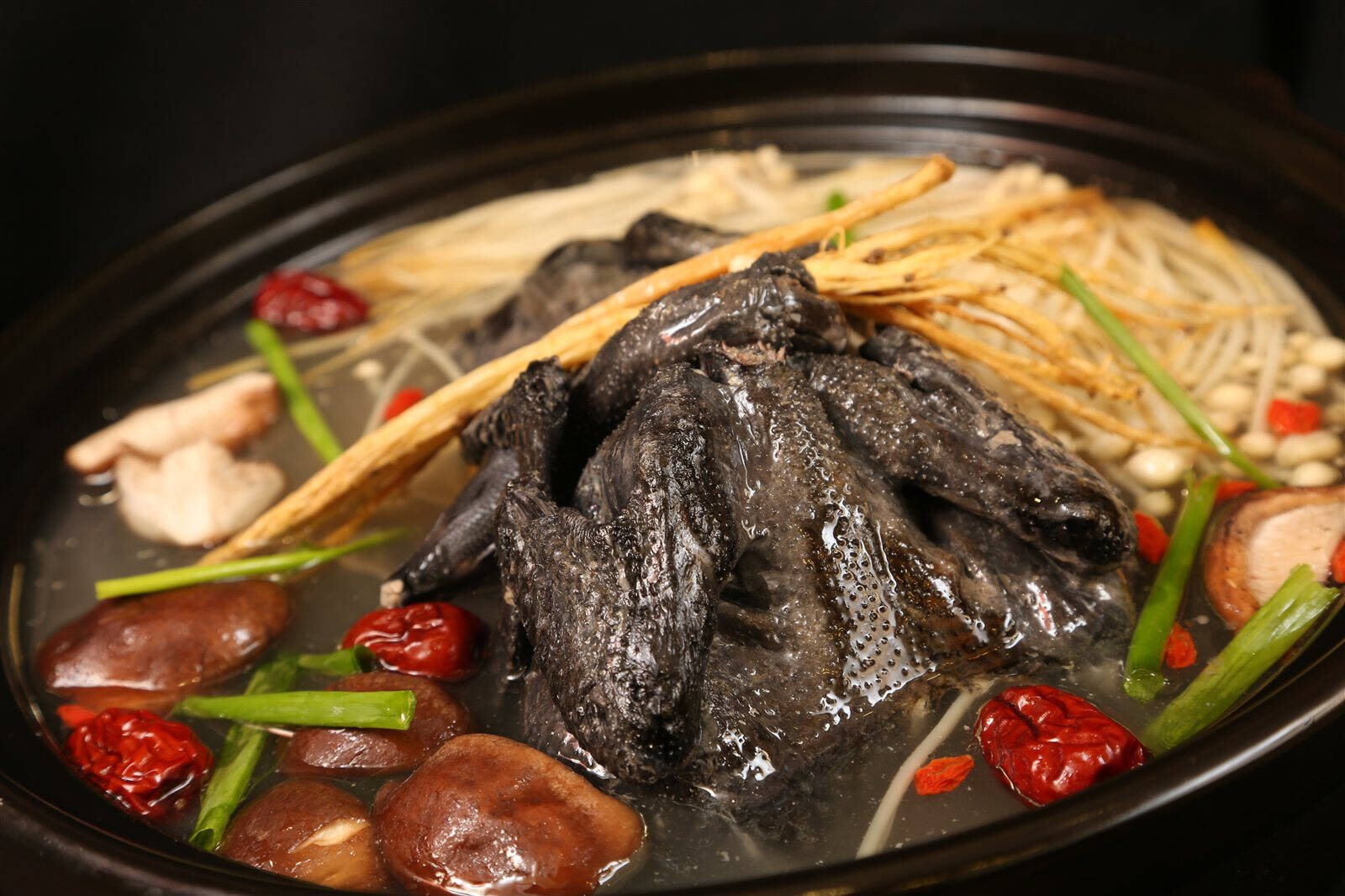 鲜人参乌鸡红枣汤