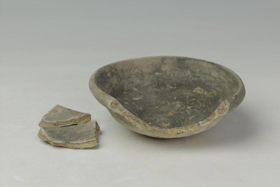 东汉灰陶碗