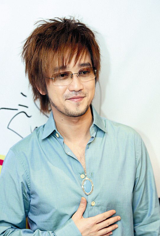 祖籍湖北省荆州市公安县,中国台湾流行乐男歌手,音乐人