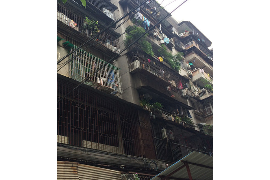  p>凤凰新村四街位于广州市海珠工业大道北,由广州市政建设有限公司