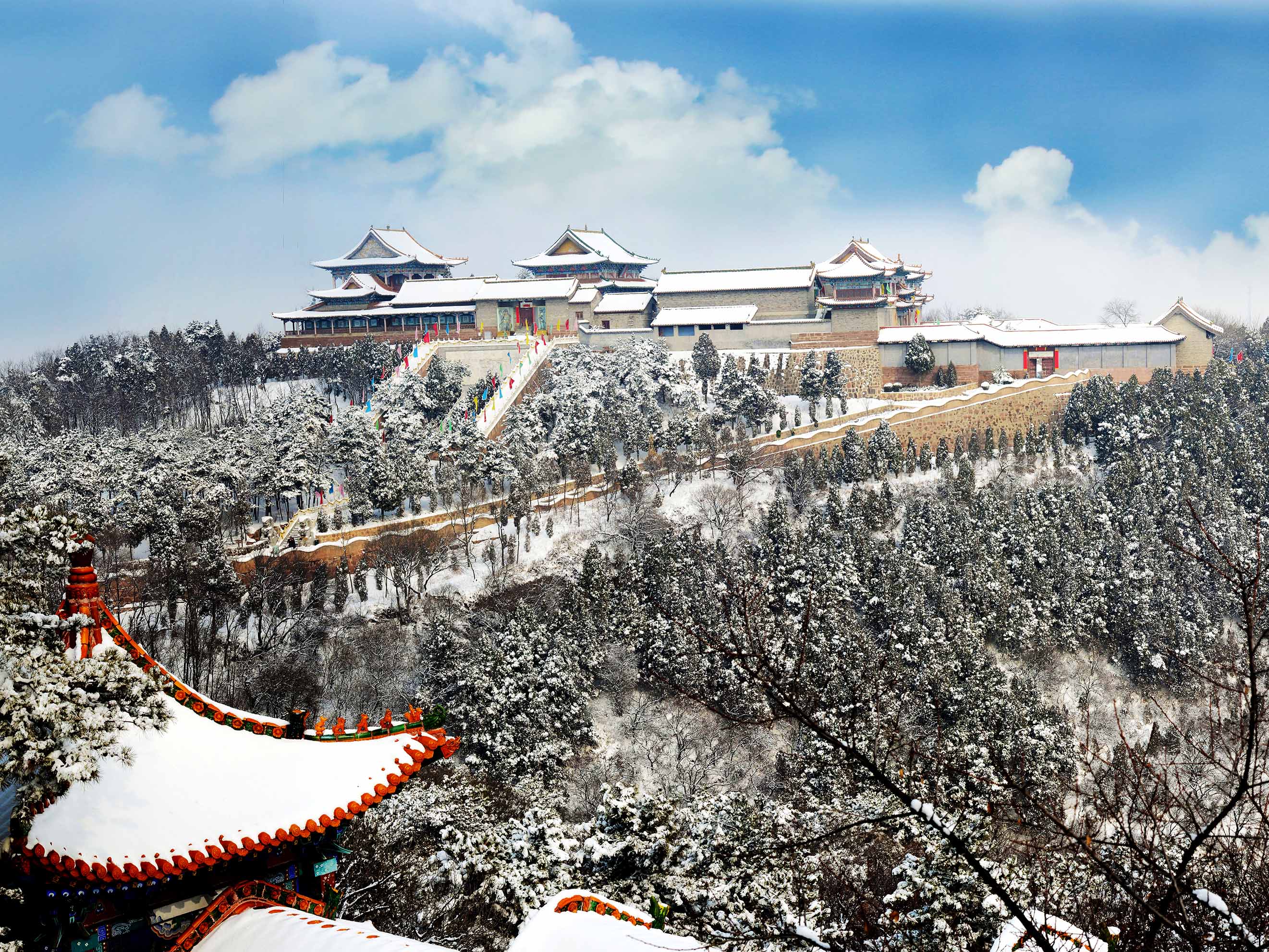  p data-id="gnhewchte2">老爷山(三嵕山),位于山西省长治市屯留区