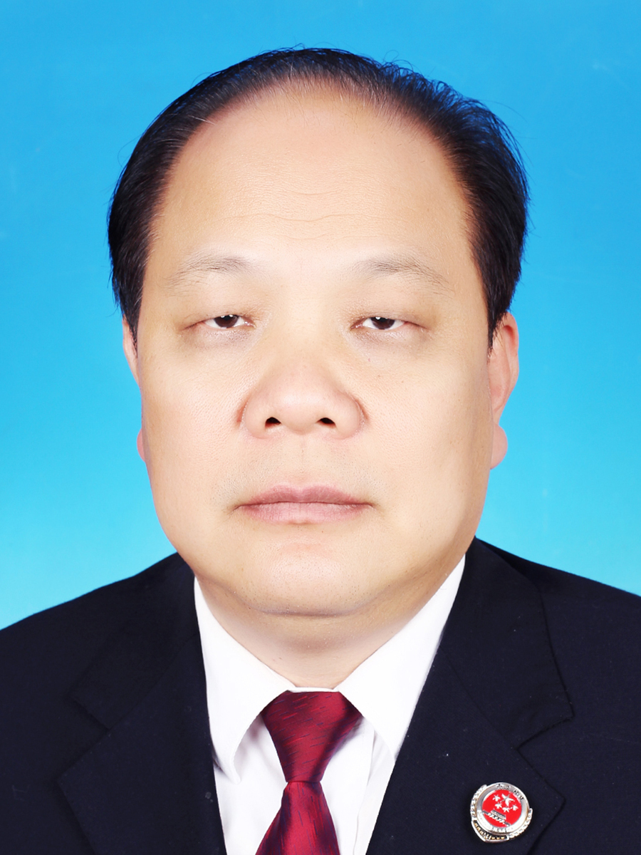 广西藤县人,中共党员,大学学历,现任广西岑溪市人民检察院党组书记