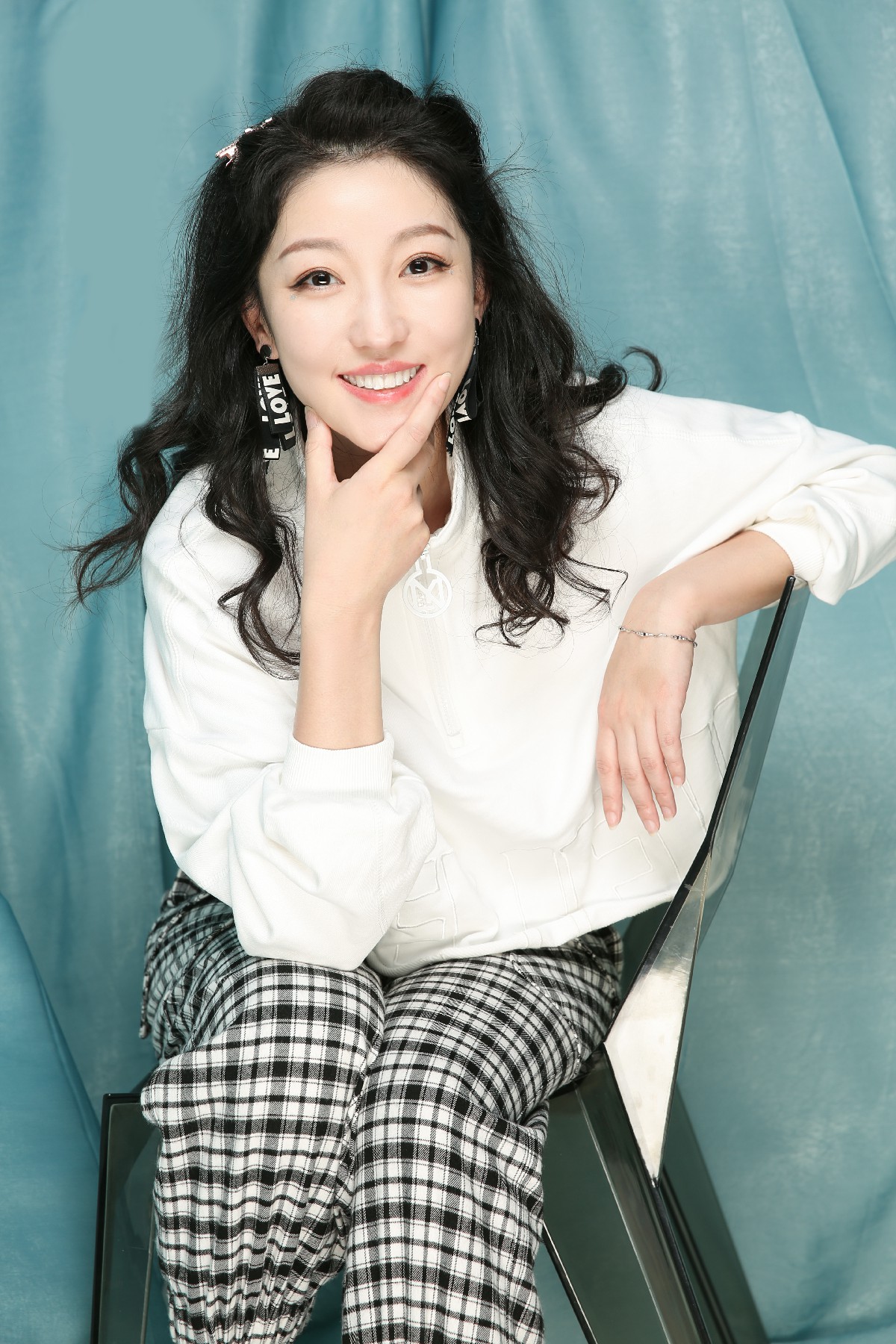  p>徐薇,导演,主持人,毕业于 a target="_blank" href="/item/北京