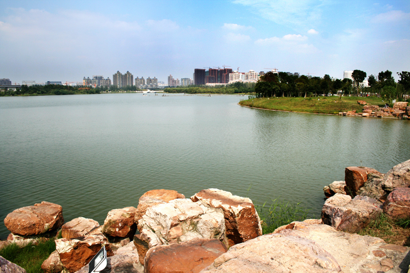  p data-id="gnxbip0exy">翡翠湖,位于安徽 a target="_blank" href="