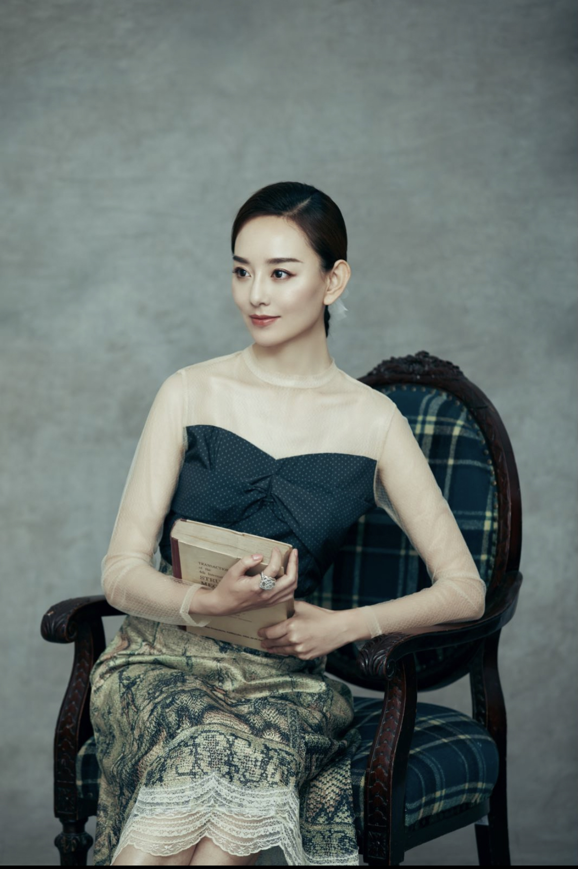 邓荔心,原名邓莉,中国内地影视女演员,毕业