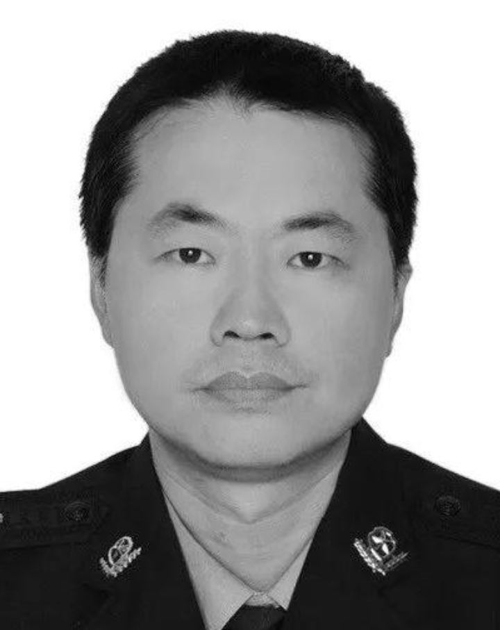 铜川市公安局新区分局治安管理大队一级警长,一级警督警衔
