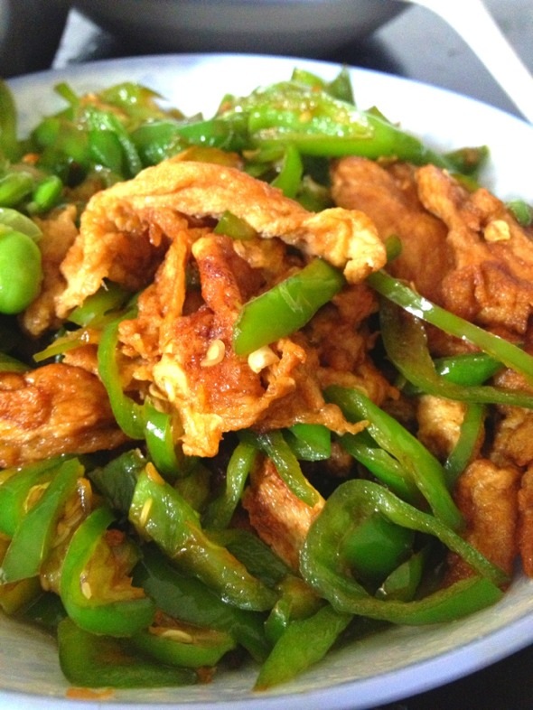 青椒焖小荷包蛋