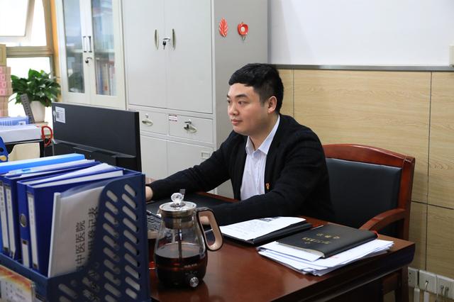  p>刘政,男,中共党员,湖南省郴州市中医医院团委书记.[3] /p>