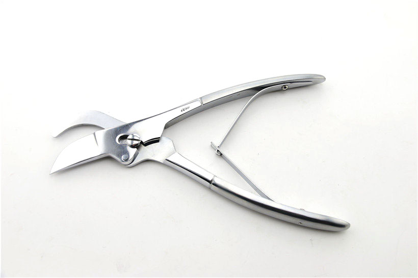  p>骨剪又可称为咬骨剪,主要用来修剪,如剪除棘突及修剪植骨材料等.