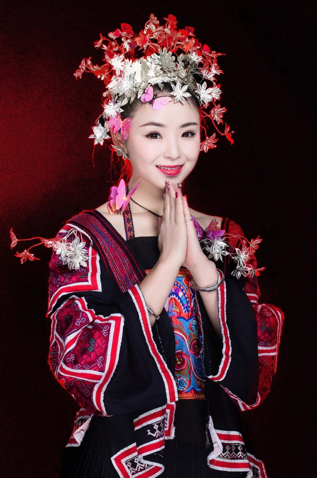  p data-id="gnaq6498rm">杨雨轩,毕业于贵州大学,苗族青年歌手,被称