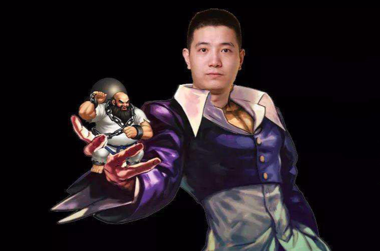 重庆人,成名于拳皇97网战,曾使用的网战id:红花会-辉辉,zero-求虐