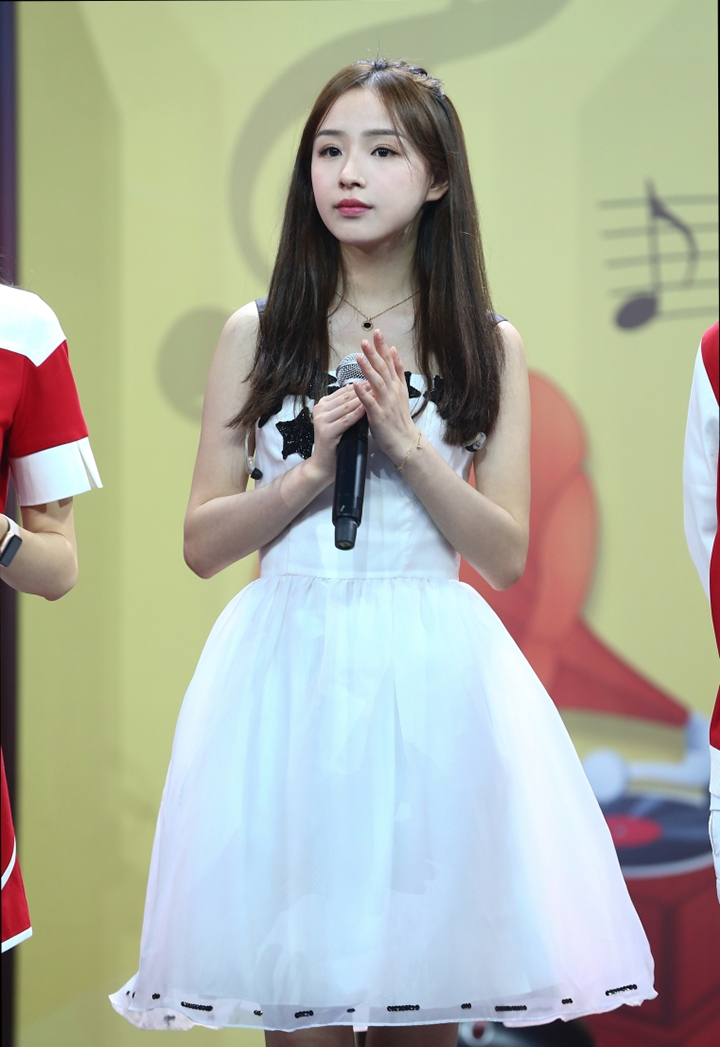  p>周二珂,中国内地网络女主播,歌手,1995年1月6