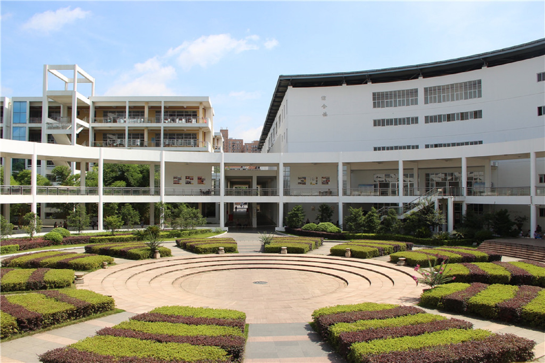  p>广西柳州高级中学(liuzhou high school,guangxi),简称"柳高",位于