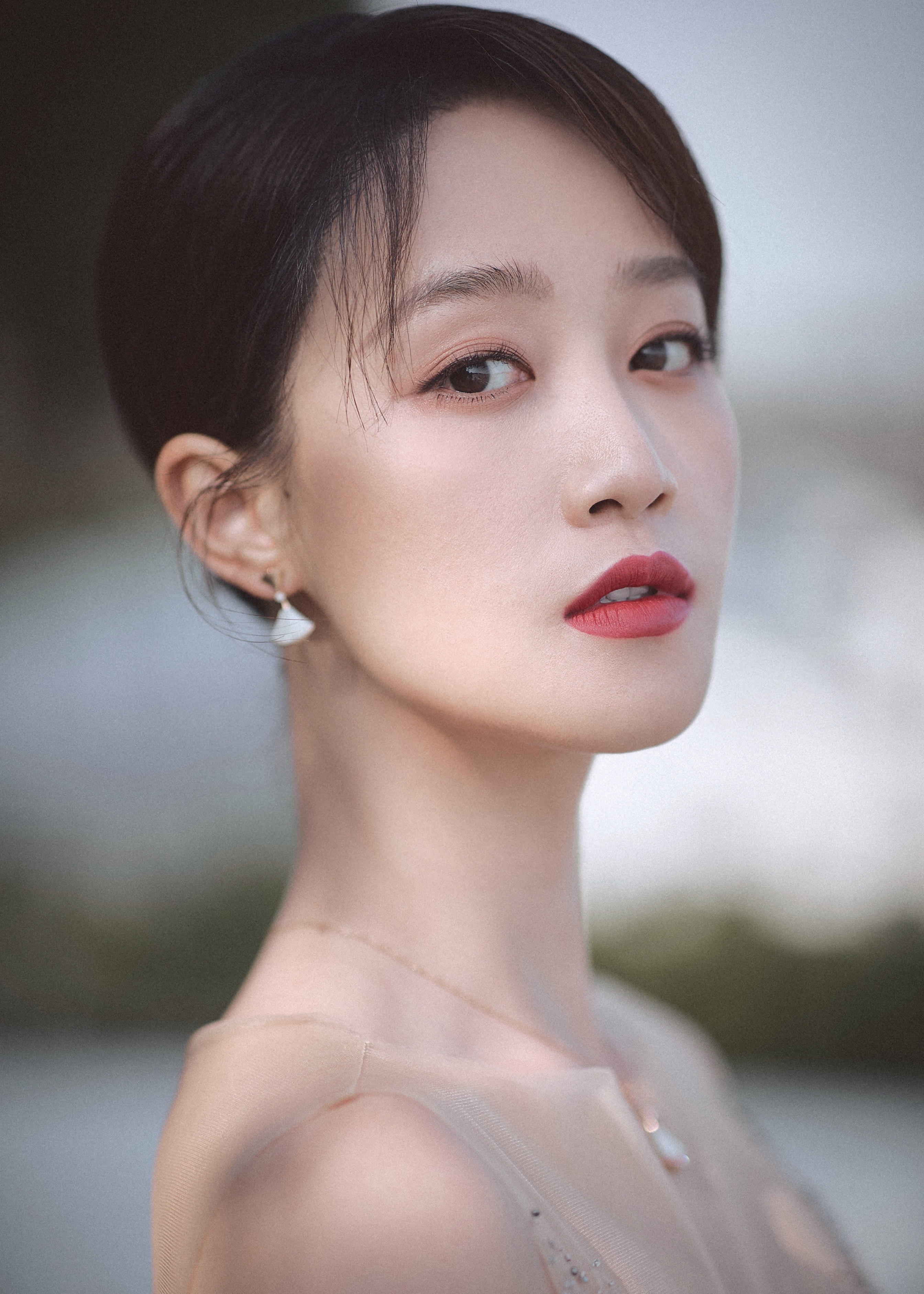 毕业于中央戏剧学院08级表演系本科班,中国内地影视女演员