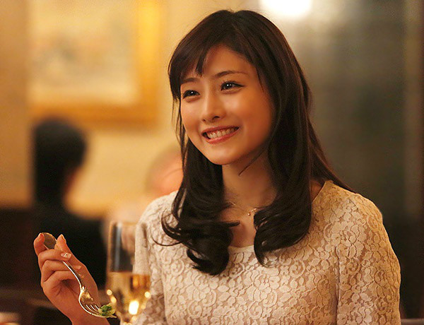  p>石原里美,1986年12月24日出生于日本东京都,日本女演员,主持人.