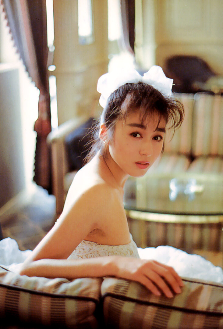  p>青山知可子(あおやま ちかこ),1966年7月7日出生于大阪府.