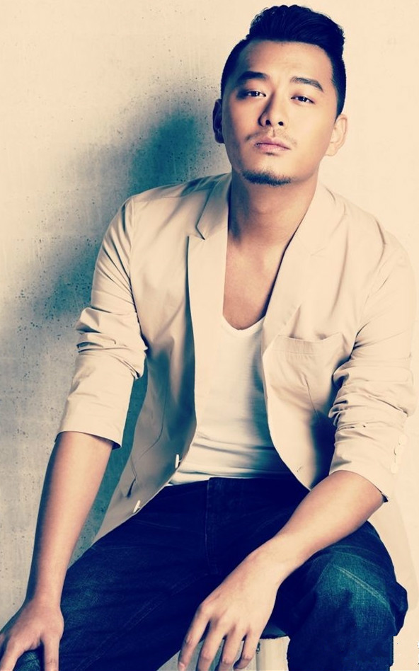 张戈,出生于重庆,中国内地男 a target="_blank" href="/item/演员