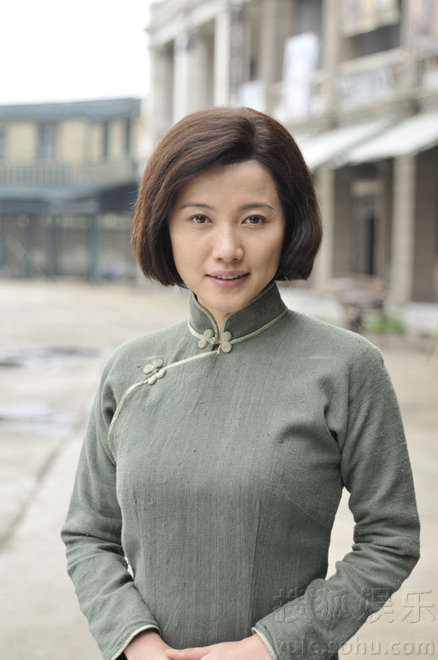  p>颜丙燕,1972年12月16日出生于北京市,祖籍山东曲阜,是孔子四大弟子