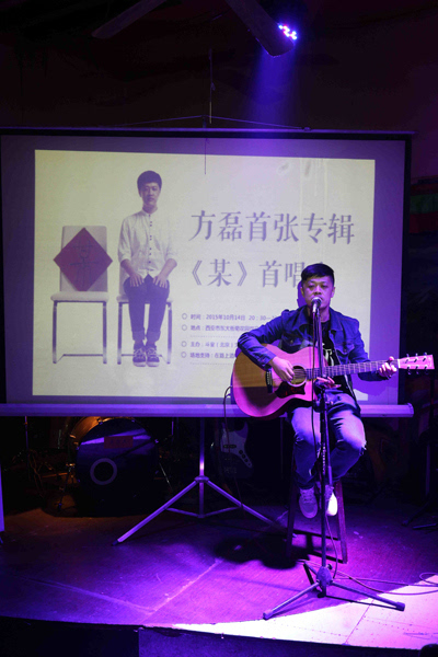  p>《小屁孩》是方磊作词作曲并演唱的一首歌曲. /p>