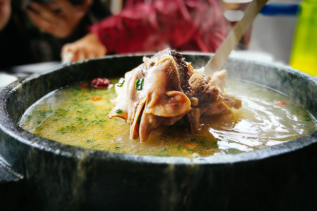 鲁朗石锅鸡
