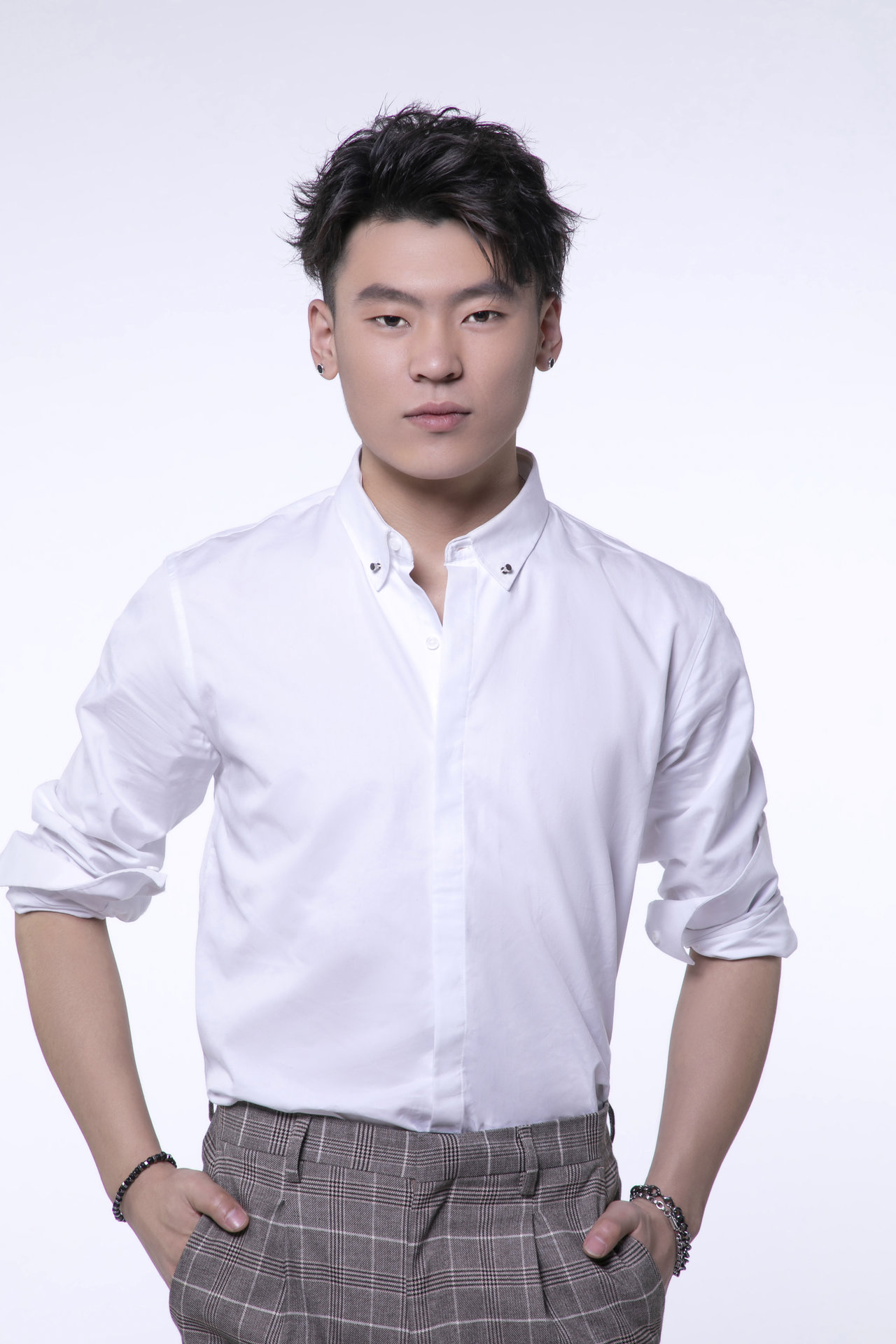  p>隔壁老樊,本名樊凯杰,1998年11月2日出生于河