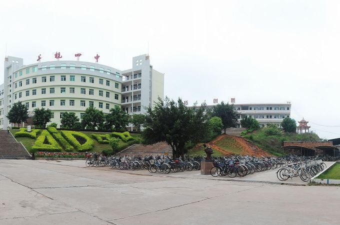  p>上杭县第四中学(简称:上杭四中)创办于1993年,前身为上杭县临城