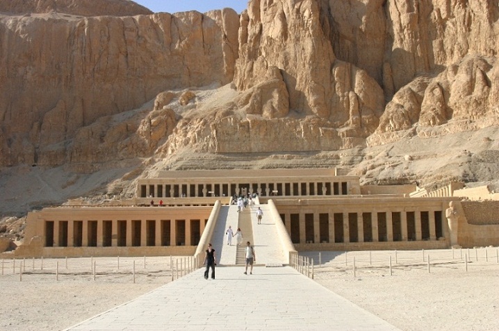 比斯 /a>位于 a target="_blank" href="/item/埃及">埃及 /a>首都 a