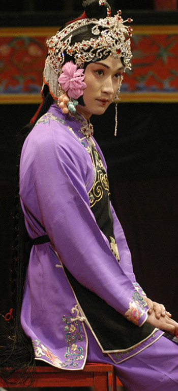  p>《荀慧生》是由中央电视台影视部,河北电视台,河北颐新文化艺术