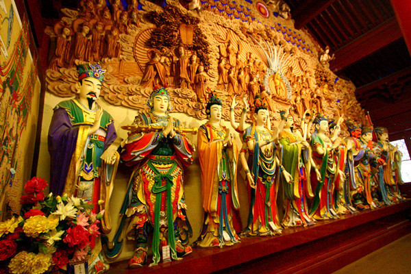 由静渊禅师始建,位于西安市以南约三十公里的终南山天子峪内的寺院