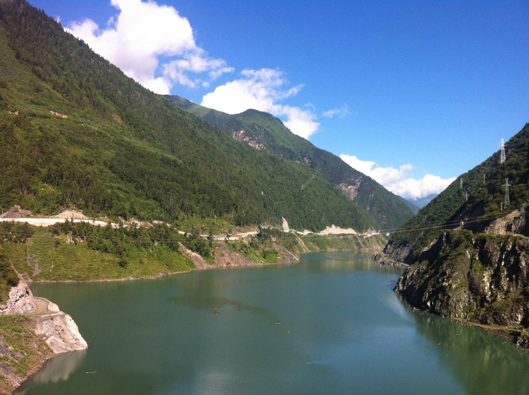  p>狮子坪水电站是杂谷脑河"一库七级"梯级开发的第一级,是 a target=