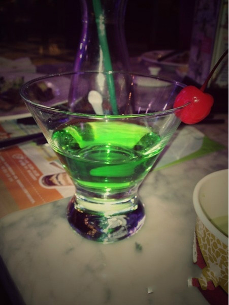  p>飞天蚱蜢(flying grasshopper)鸡尾酒是由 a href="#" data-lemma