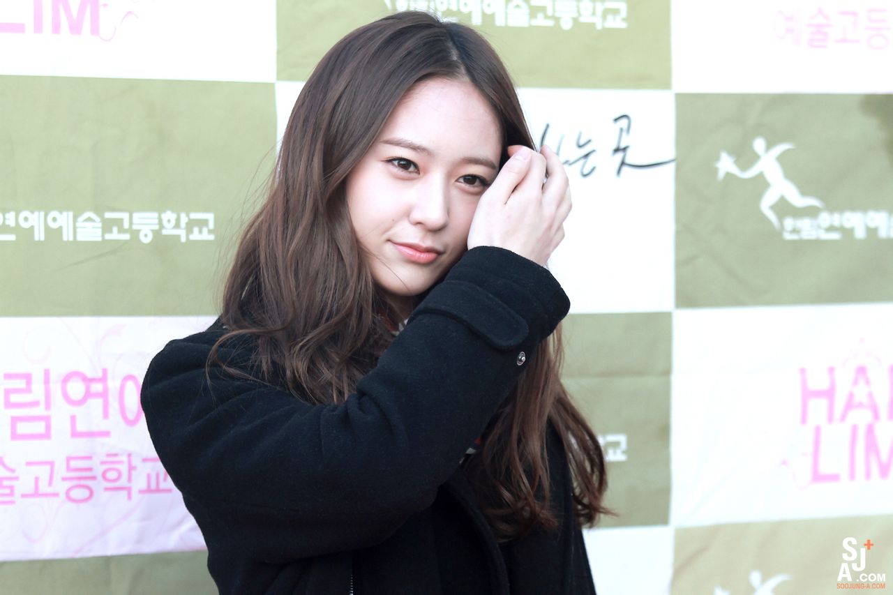  p>郑秀晶(krystal),1994年10月24日出生于美国加利福尼亚州旧金山