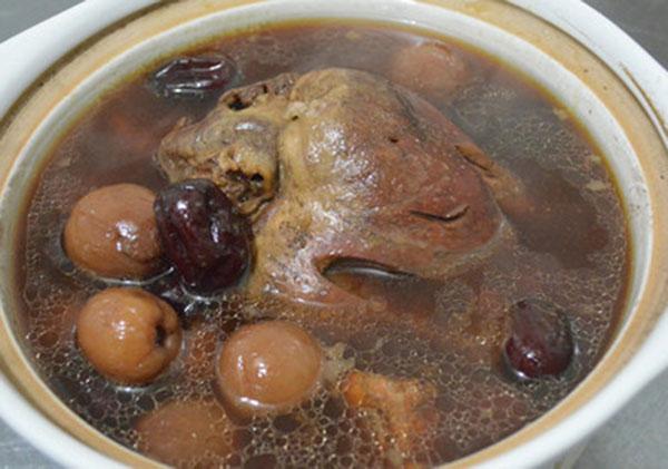  p>参归猪心煲的主料有党参,当归等,辅料有盐,鸡精等. /p>