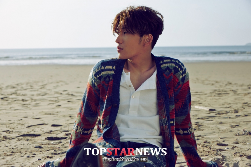 2011年出道的solo歌手,出道曲《傻瓜一样又哭了》.