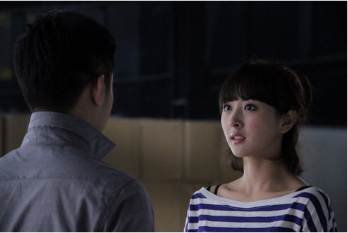 该剧讲述了李看看的十次跳槽,十个千金难买的