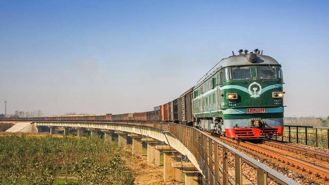  p>京九铁路(beijing-kowloon railway),简称京九线,是中国境内一条