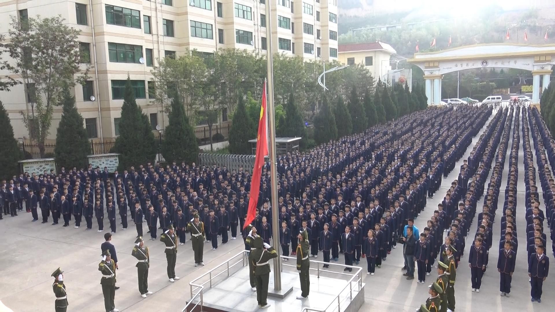  p>延安育英中学创办于2004年,是一所寄宿制民办完全中学,是 a target