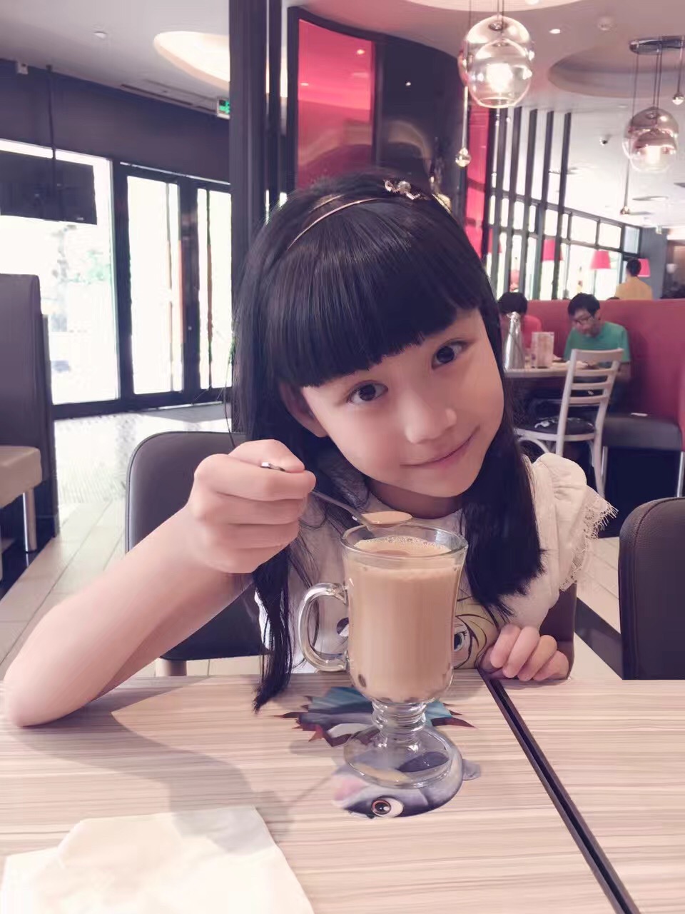 李梓乐,深圳小童星,小名梓乐,擅长舞蹈和
