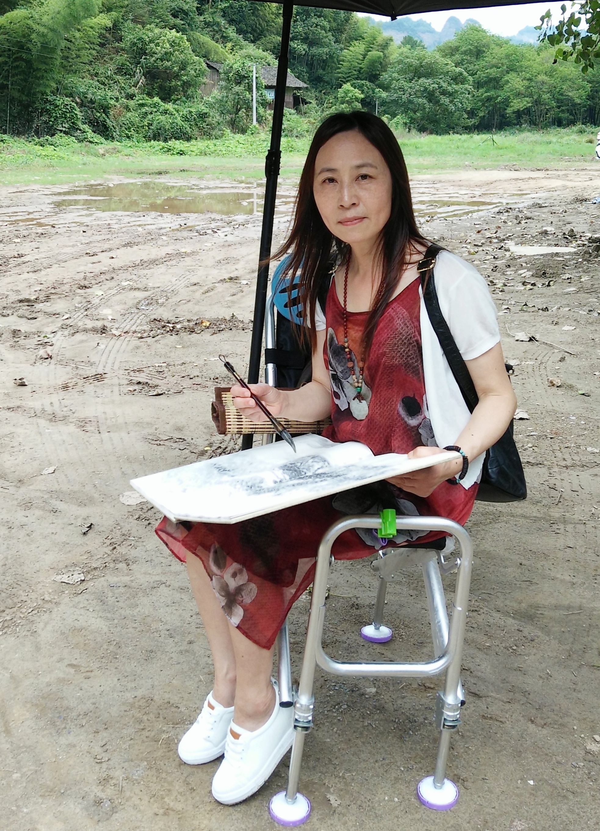  p data-id="gn8w2rrw0b">谭小良,女,(笔名凡枝),湖南湘乡人.