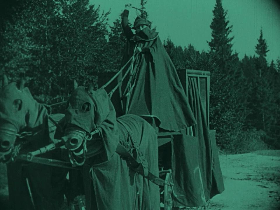 《诺斯费拉图》是1922年由弗里德里奇·威尔海姆·茂瑙指导的恐怖片