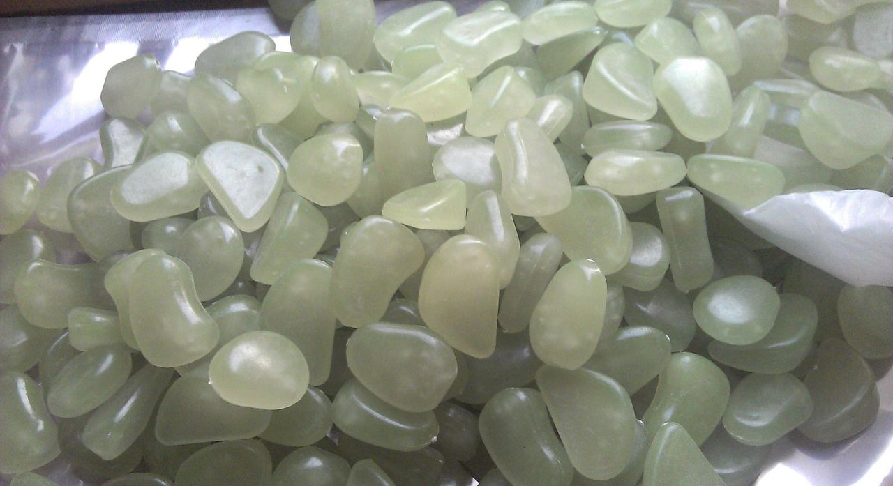  p>人造夜光石是一种人工所制造出来的可发光石头,也称人造发光碎石