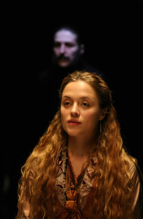 《灵契》是由tim fywell执导,由anna madeley,zoe tapper主演的电影