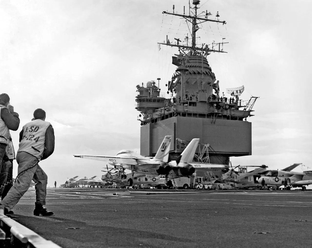  p>企业号航空母舰(英文:uss enterprise,舷号:cvn-65,中文:常意译为"