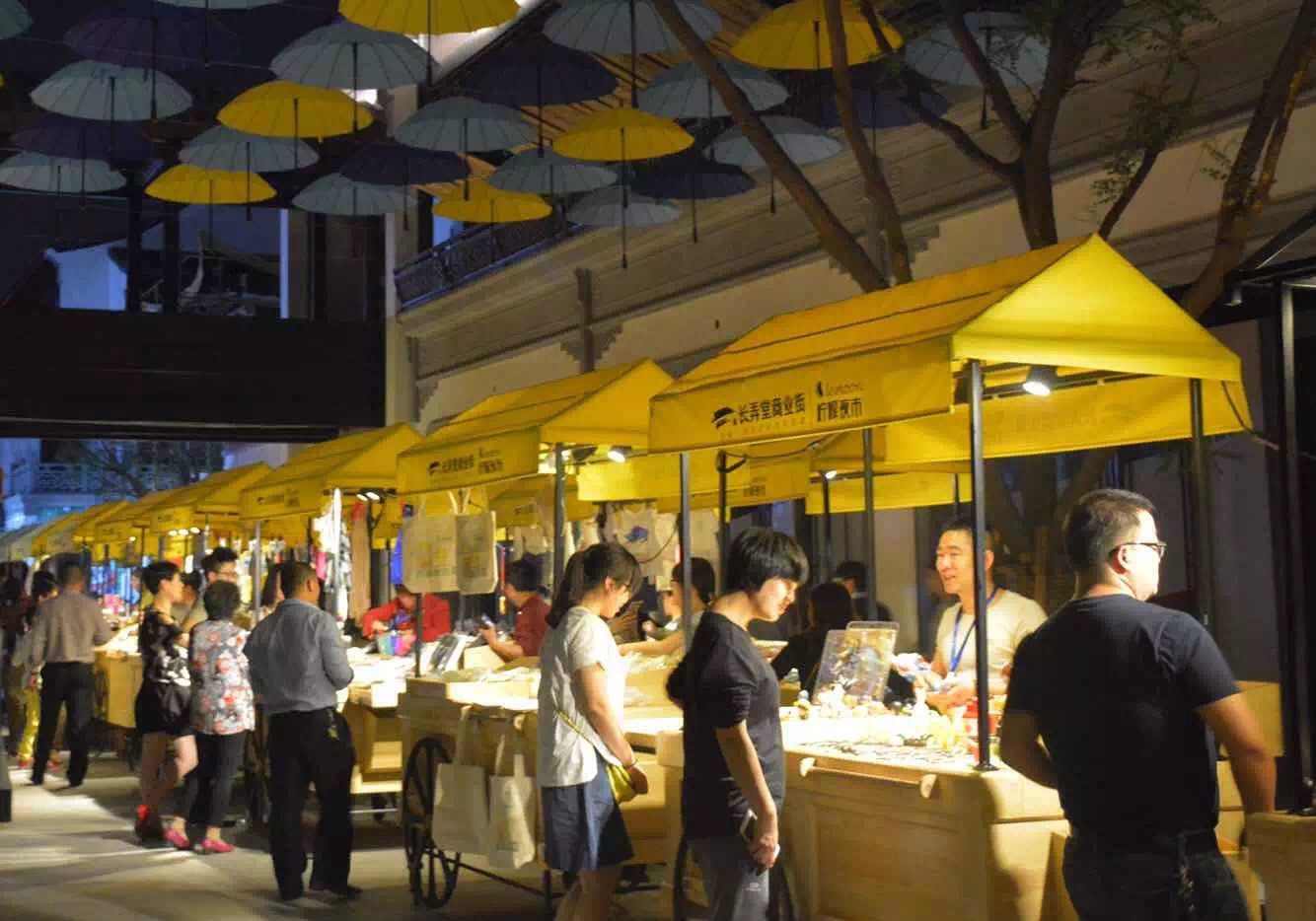 target="_blank" href="/item/诸暨市">诸暨市 /a>的一个主题夜市