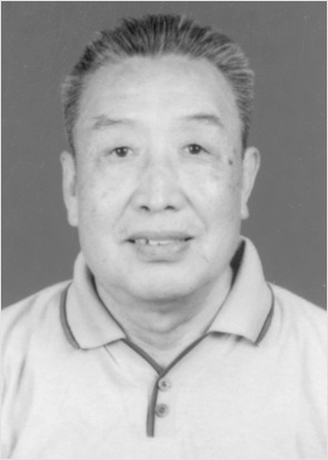 汉族,1929年10月生于河北省 a target="_blank" href="/item/清苑县