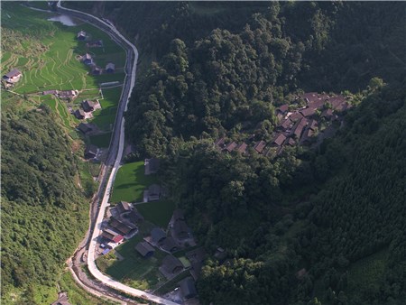 吕洞村,湖南省 a target="_blank" href="/item/湘西土家族苗族自治州